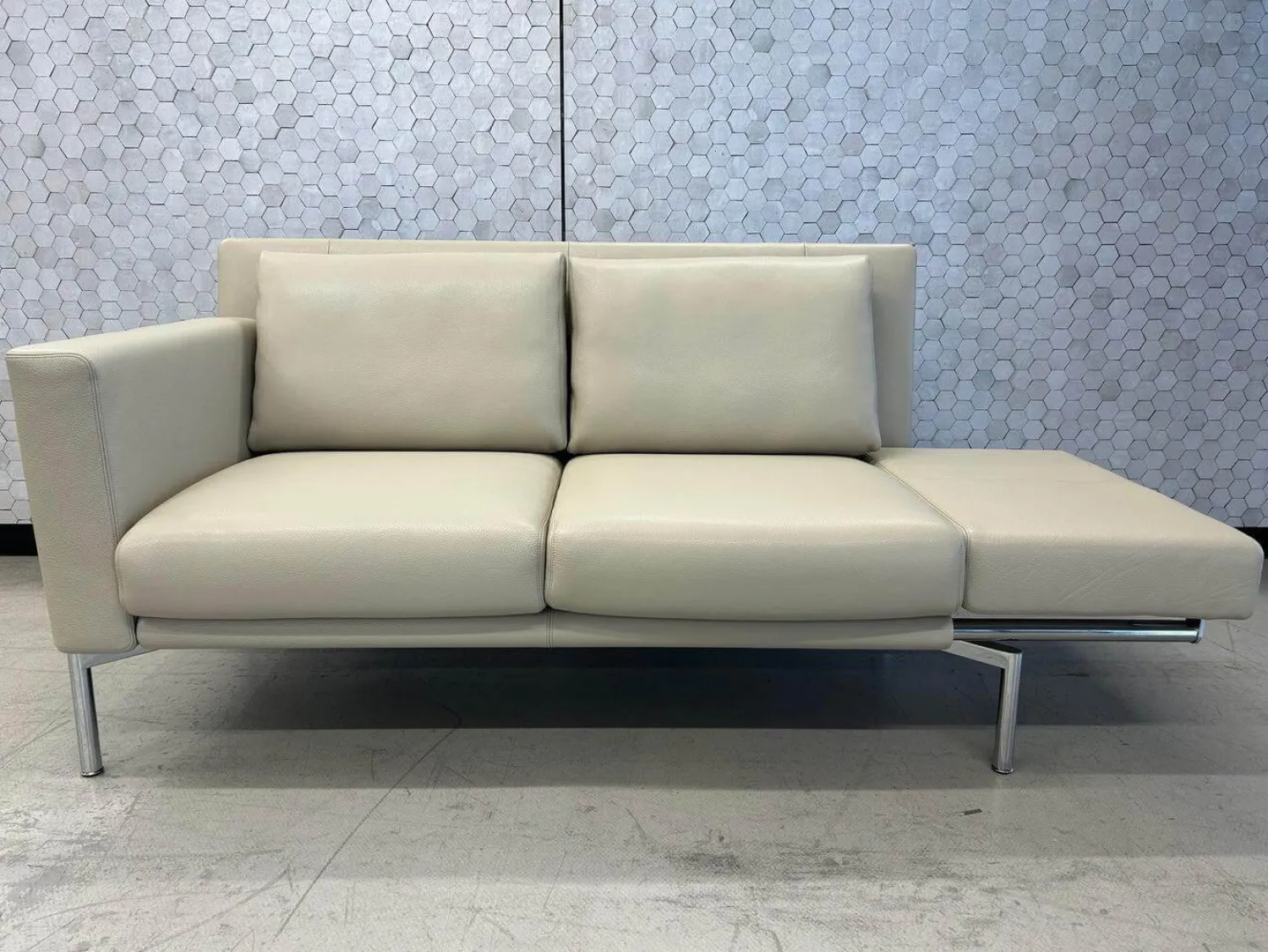 Walter Knoll 2-Sitzer-Sofas|Sofa Jason 390 20 Leder Sierra Dune Beige Gestell Silber Hochglanz Verchromt inkl. Funktionsarmlehnen