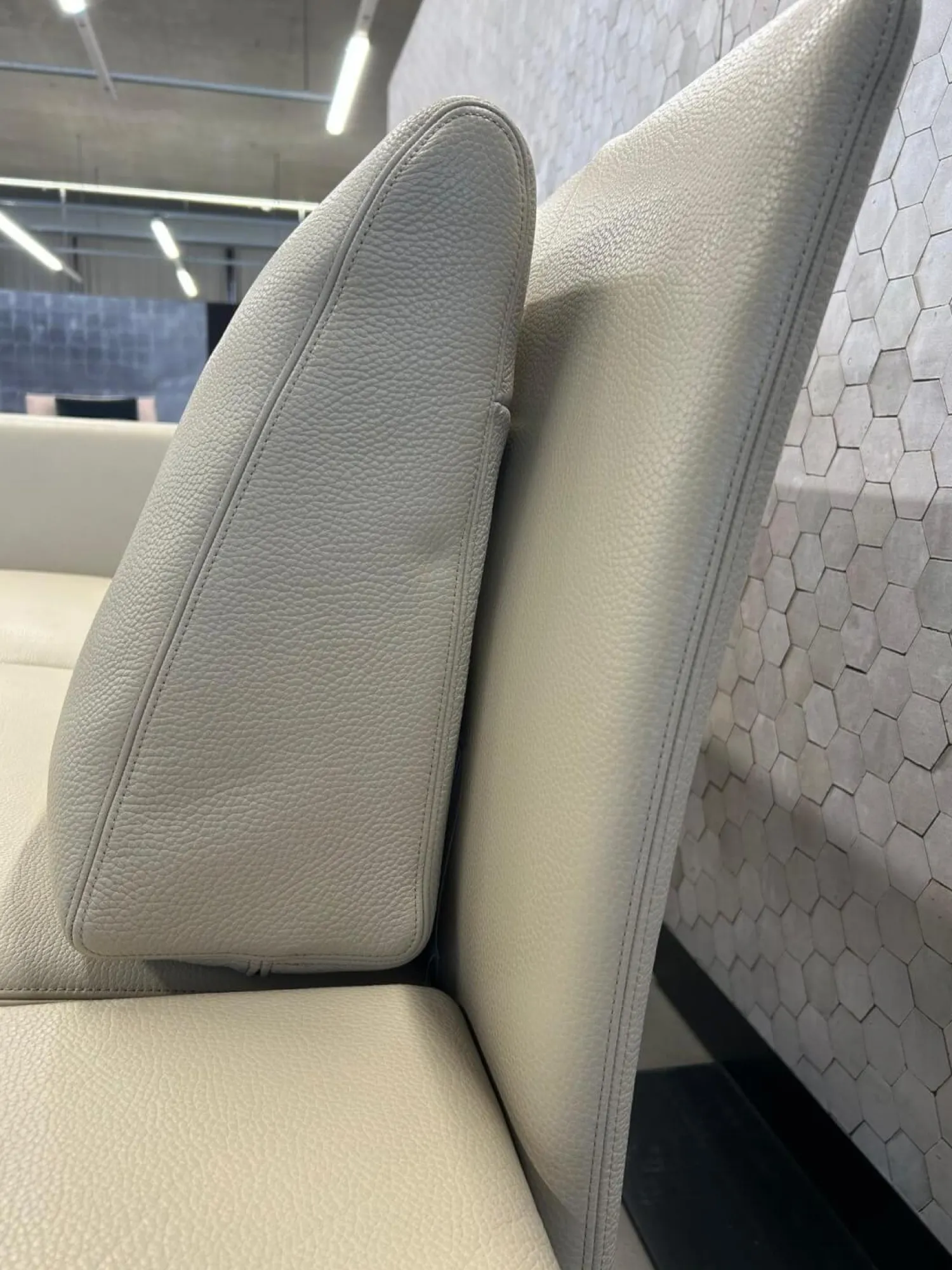 Walter Knoll 2-Sitzer-Sofas|Sofa Jason 390 20 Leder Sierra Dune Beige Gestell Silber Hochglanz Verchromt inkl. Funktionsarmlehnen