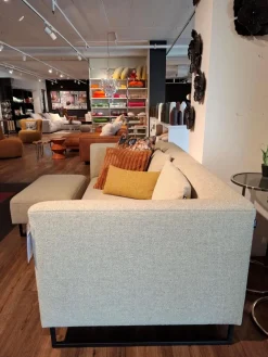 freistil Rolf Benz 2-Sitzer-Sofas|Sofa K SOB 160 202 Stoff 7463 Kieselgrau Grau Stahlkufe Tiefschwarz Mit Hocker Und Kissen