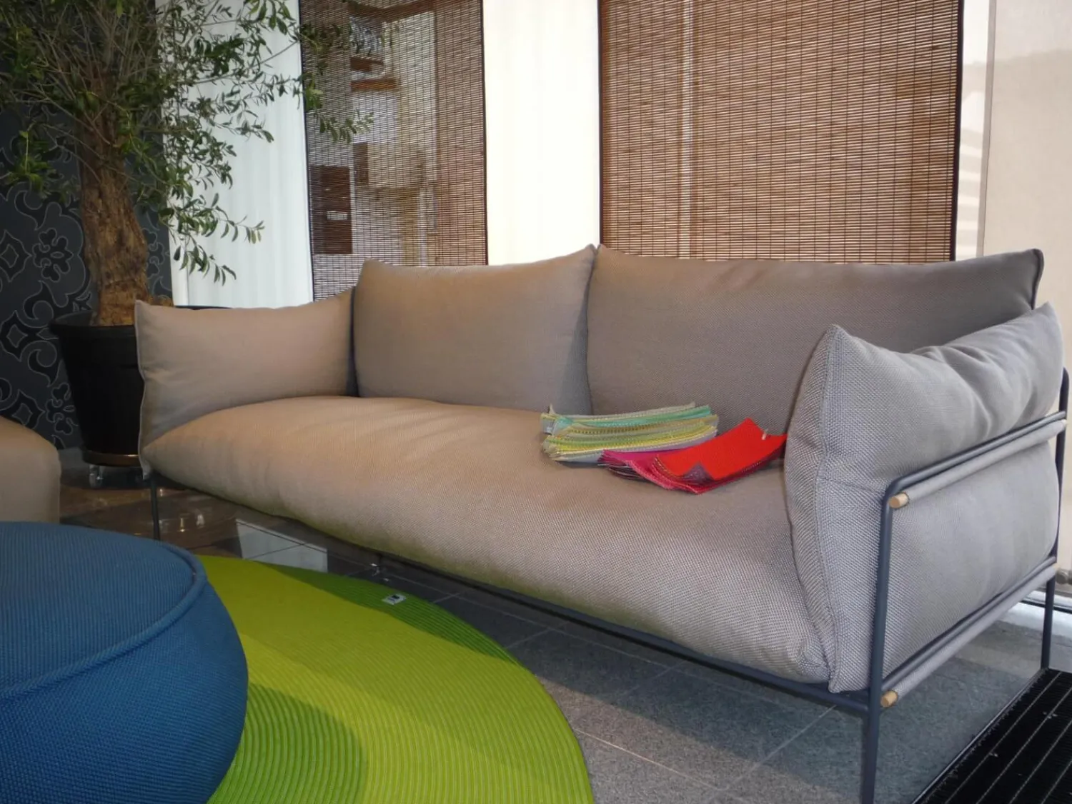 Paola Lenti Loungemöbel|Sofa Kaba Outdoor Stoff Wasserfest RT82 Sottobosco Gestell Stahl Schwarz Lackiert