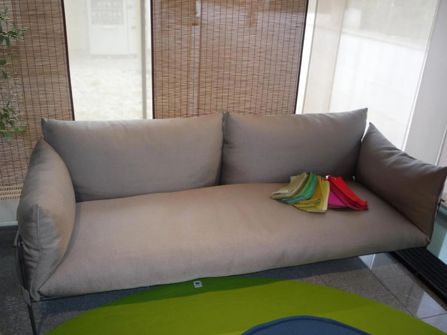 Paola Lenti Loungemöbel|Sofa Kaba Outdoor Stoff Wasserfest RT82 Sottobosco Gestell Stahl Schwarz Lackiert