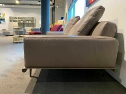 Poltrona Frau 2-Sitzer-Sofas|Sofa Let It Be Leder Soul Smokey Braun mit 2 Kissen und Kopfstütze