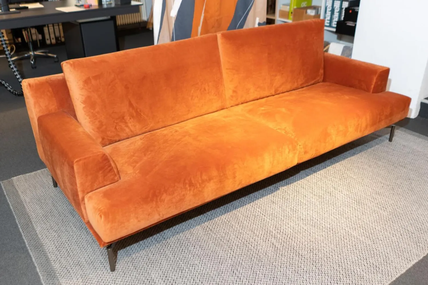 Marelli 2-Sitzer-Sofas|Sofa Liam 9LI204 Stoff Koala 129 C Orange Fuß B Lack Bronze 0PM18
