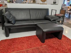 Jori 2-Sitzer-Sofas|Sofa Linea 210 Leder Fuerte Schwarz mit Hocker