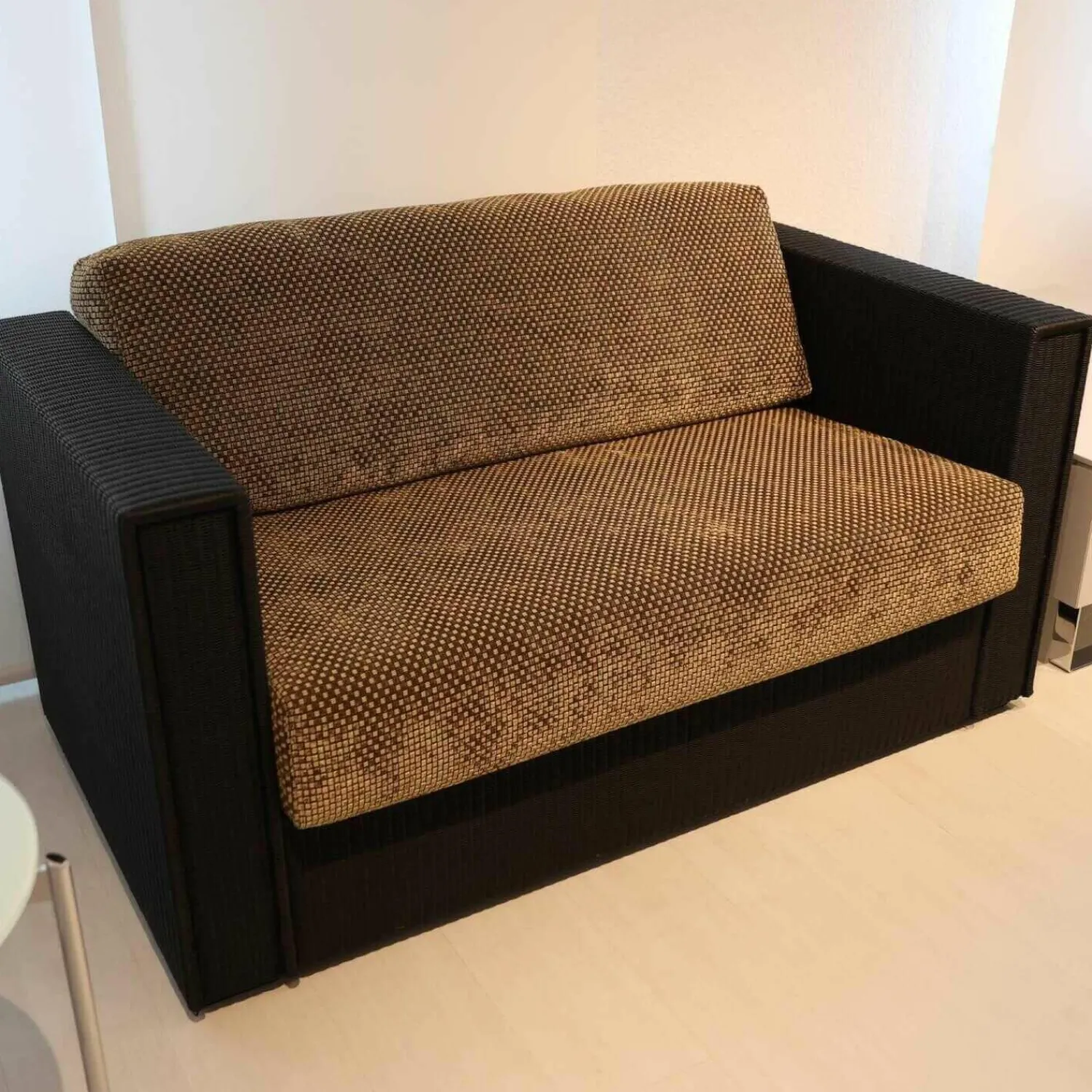 Accente 2-Sitzer-Sofas|Sofa Loft Small 150 Stoff Holzrahmen Mit Geflecht Bezogen Braun Schwarz