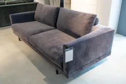 Bielefelder Werkstätten 2-Sitzer-Sofas|Sofa Long Island Bezug Stoff City Velvet Reloaded CA7832 095 Grau Metallfuß Schwarz Mit Rückenkissen