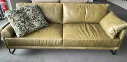 Tommy M 2-Sitzer-Sofas|Sofa L-Tiffany Leder 19043 Olive Grün mit Rolle und Kissen