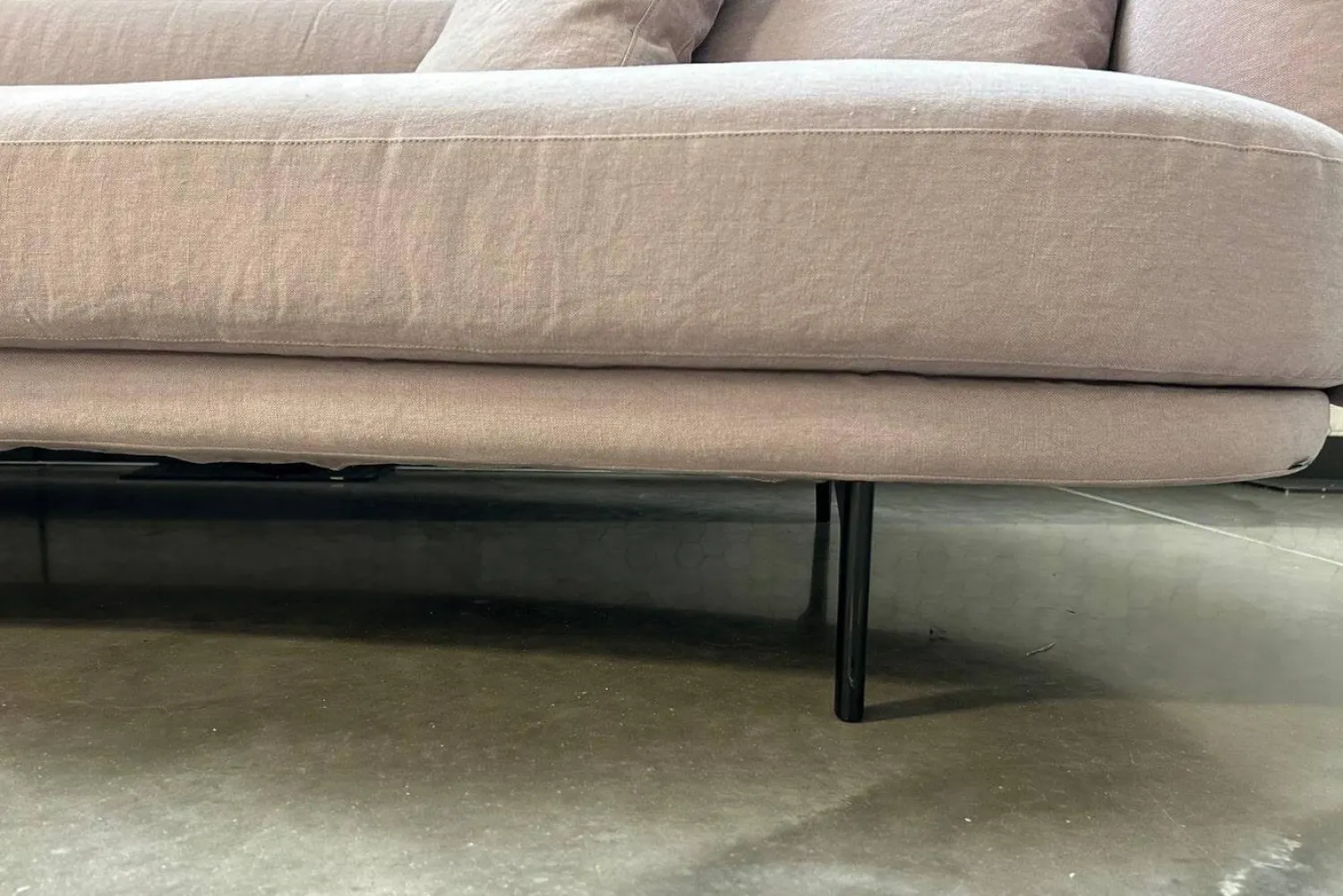 Walter Knoll Wohnlandschaften|3-Sitzer-Sofas|Sofa Maaru 850 Stoff Lino 7899 Magnolia Violett Gestell Schwarz Matt Pulverbeschichtet Inklusive 5 Kissen