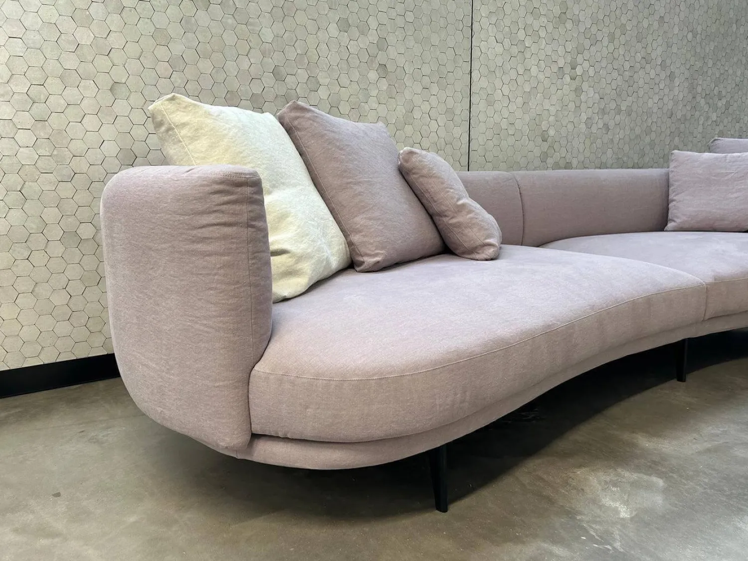 Walter Knoll Wohnlandschaften|3-Sitzer-Sofas|Sofa Maaru 850 Stoff Lino 7899 Magnolia Violett Gestell Schwarz Matt Pulverbeschichtet Inklusive 5 Kissen