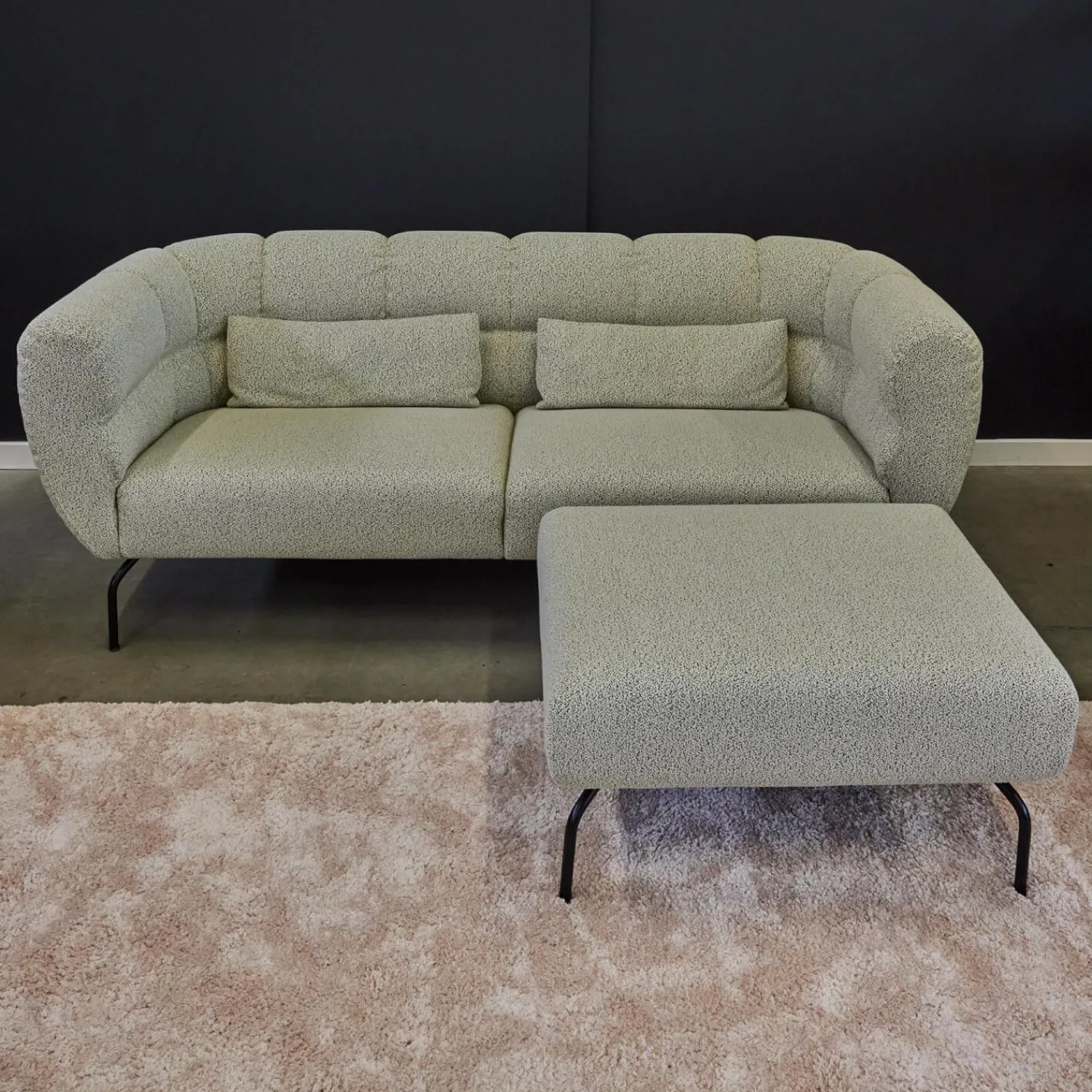 Brühl 2-Sitzer-Sofas|Sofa Magnolia Stoff 52 Weiß Schwarz Metallfuß Schwarz Inklusive Hocker