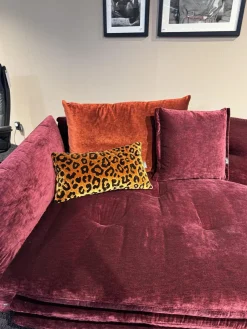 Bretz 3-Sitzer-Sofas|Sofa Manyara Stoff Boa Bordeaux Rot mit 5 Kissen