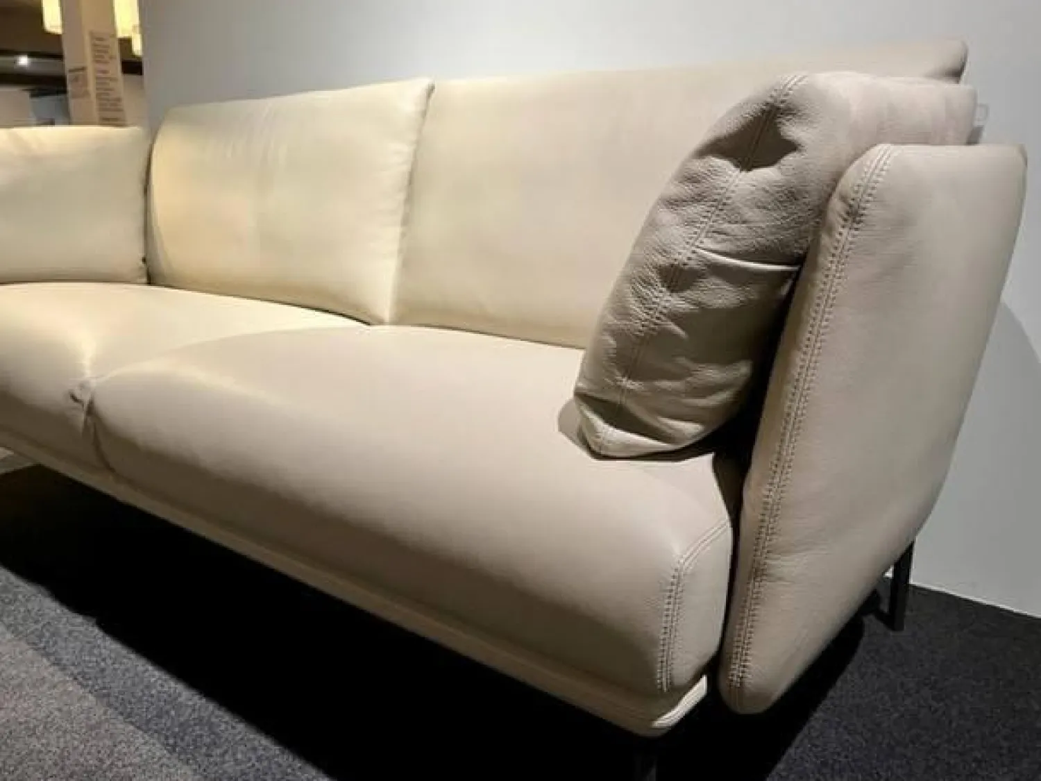 Intertime 2-Sitzer-Sofas|Sofa Mara Leder Santana Greige Beige Grau Füße Grau Pulverbeschichtet