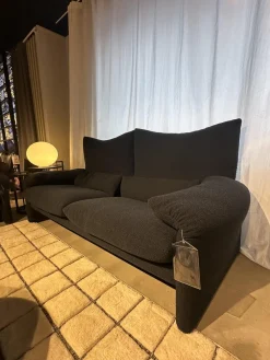 Cassina 3-Sitzer-Sofas|2-Sitzer-Sofas|Sofa Maralunga Maxi Stoff Look Notte Blau Füße Noce Canaletto