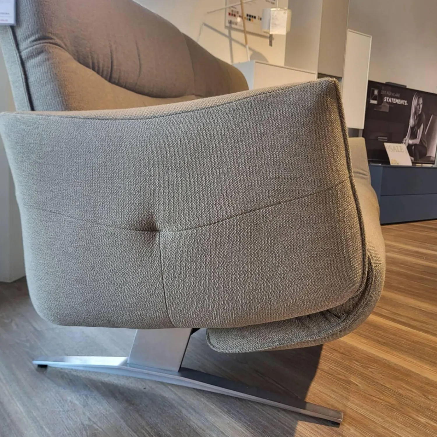 Contur 2-Sitzer-Sofas|Sofa Marsala Bezug Stoff Q2 Fashion Grau Beige Gestell Edelstahloptik Gebürstet Mit Verstellbaren Armlehnen