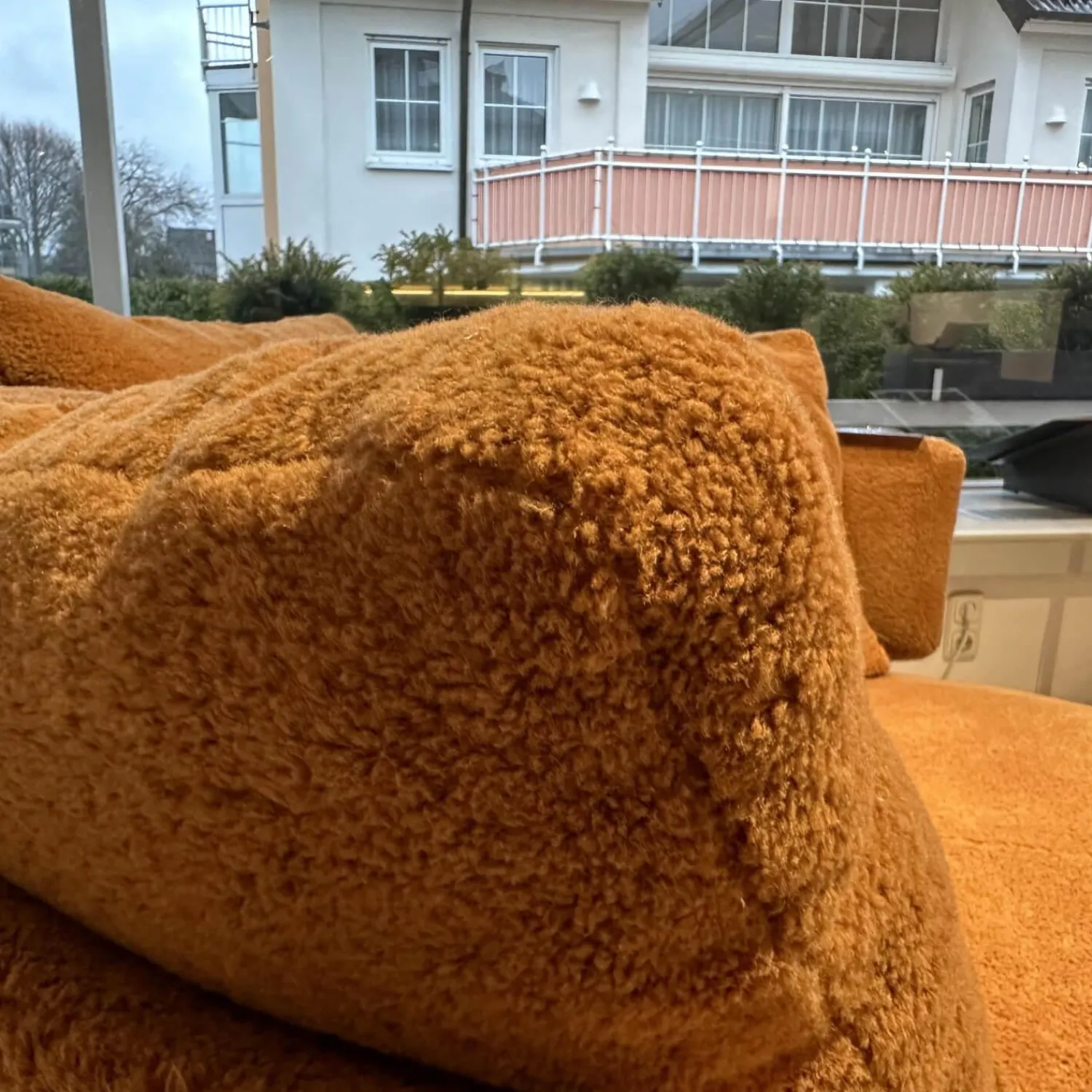 B&B Italia 2-Sitzer-Sofas|Sofa Maxalto Amoneus Stoff Velour Milo Tabak Braun Gestell Graphit mit 5 Kissen