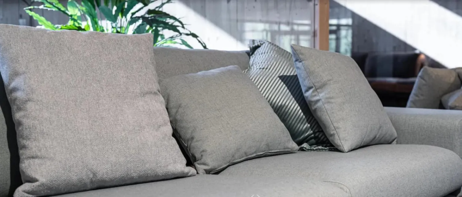 Sophisticated Living Ecksofas|Sofa mit Longchair in Stoff Linea 11 Acqua Blau Grau