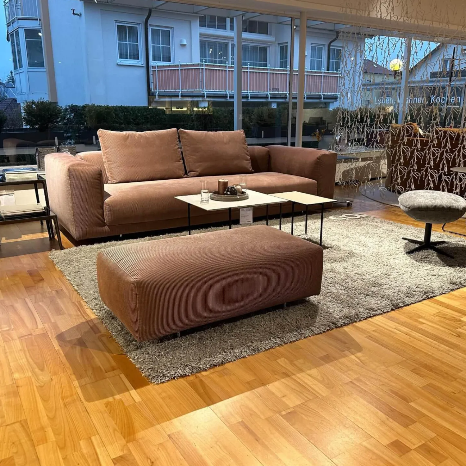 COR 3-Sitzer-Sofas|2-Sitzer-Sofas|Sofa Moss Stoff 9075 Altrose Rosa Fuß Verchromt mit Hocker