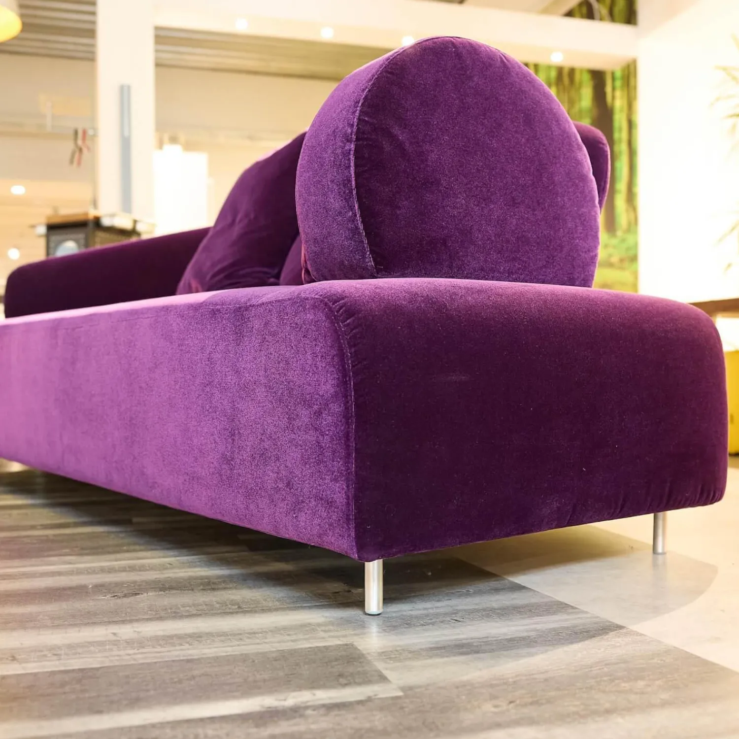 Brühl 2-Sitzer-Sofas|Sofa Mosspink Bezug Stoff 4473 87 Samt Lila Violett Alufuß Rund Ausrichtung Links Inklusive Hocker Und 3 Kissen