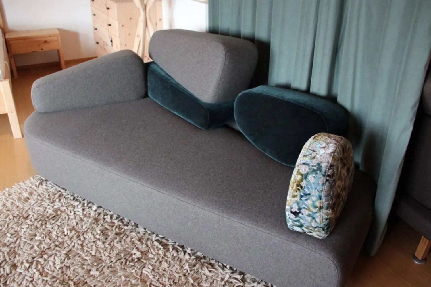 Brühl 2-Sitzer-Sofas|Sofa Mosspink Stoff 4476 95 Schurwolle Grau Füße Aluminium Rund Inklusive 5 Kissen