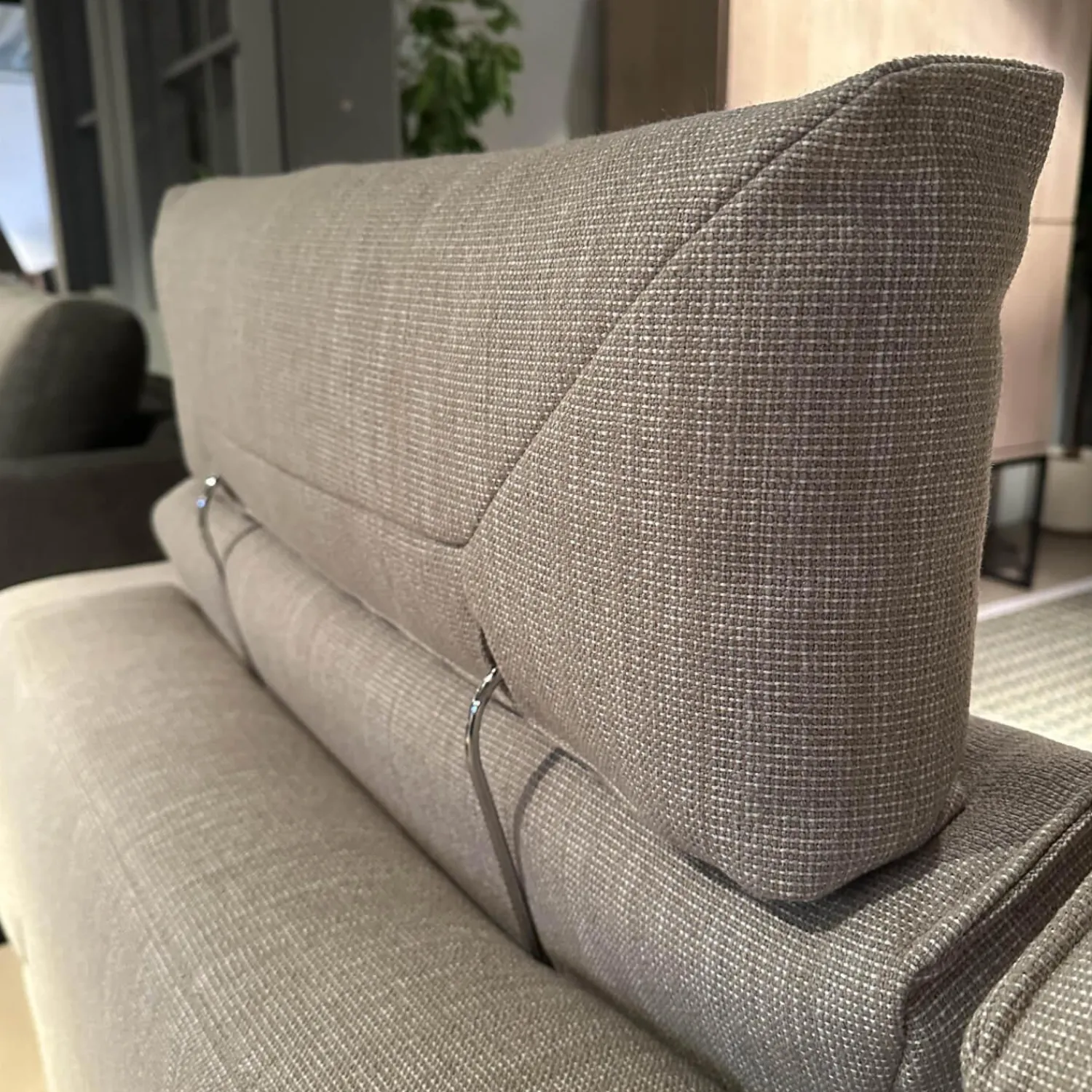 Musterring 2-Sitzer-Sofas|Sofa MR6045E Bezug Stoff Jab 12071 Beige Grau Füße Stahl Lackiert Schwarz Inklusive Einem Lendenkissen Und Einer Kopfstütze