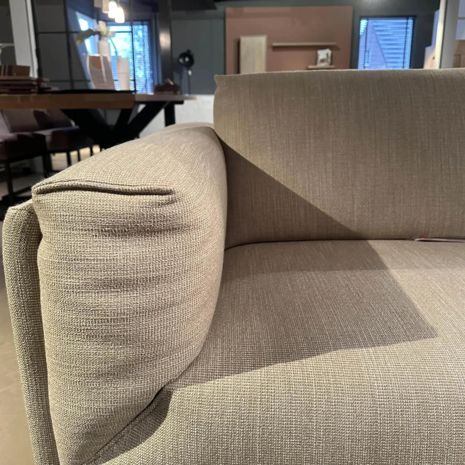 Musterring 2-Sitzer-Sofas|Sofa MR6045E Bezug Stoff Jab 12071 Beige Grau Füße Stahl Lackiert Schwarz Inklusive Einem Lendenkissen Und Einer Kopfstütze