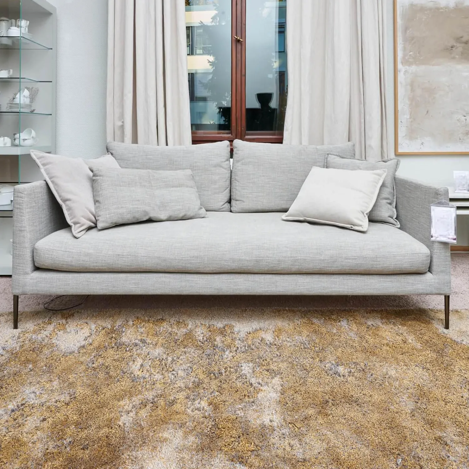 COR 2-Sitzer-Sofas|Sofa Pilotis Stoff 9208 Rauchgrau Füße Metall Verchromt Inklusive Rücken Und Wurfkissen