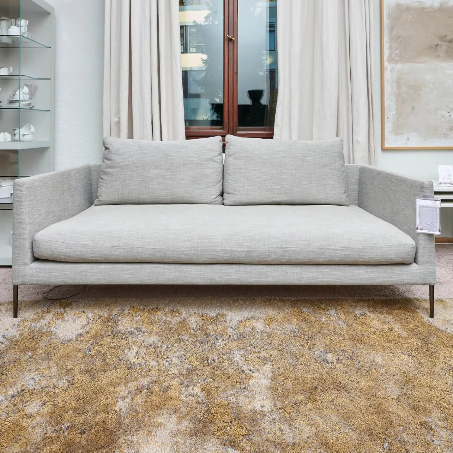 COR 2-Sitzer-Sofas|Sofa Pilotis Stoff 9208 Rauchgrau Füße Metall Verchromt Inklusive Rücken Und Wurfkissen