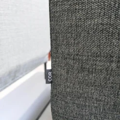 COR 3-Sitzer-Sofas|Sofa Pilotis Stoff 8161 Schwarz Braun Füße Schwarz Chrom Inklusive Rückenkissen