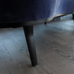 Bielefelder Werkstätten 2-Sitzer-Sofas|Sofa Polo Cocktail Nierenförmig Stoff City Velvet Reloaded CA7832/051 Blau Füße Massivholz Wengefarbig Gebeizt