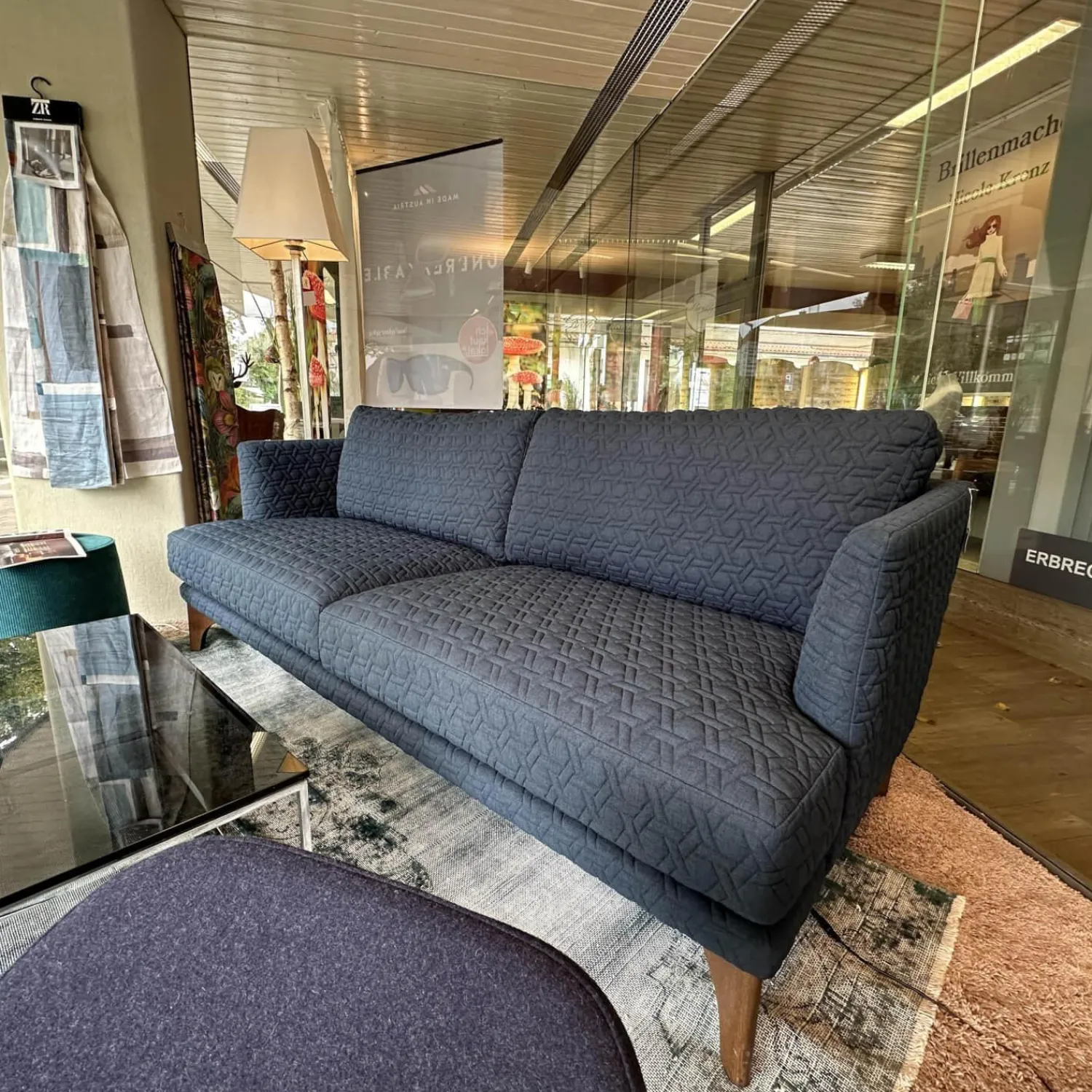 Bielefelder Werkstätten 2-Sitzer-Sofas|Sofa Polo Living Stoff Chivasso Cape Town CH2998 083 Mittelblau Füße Nussbaum