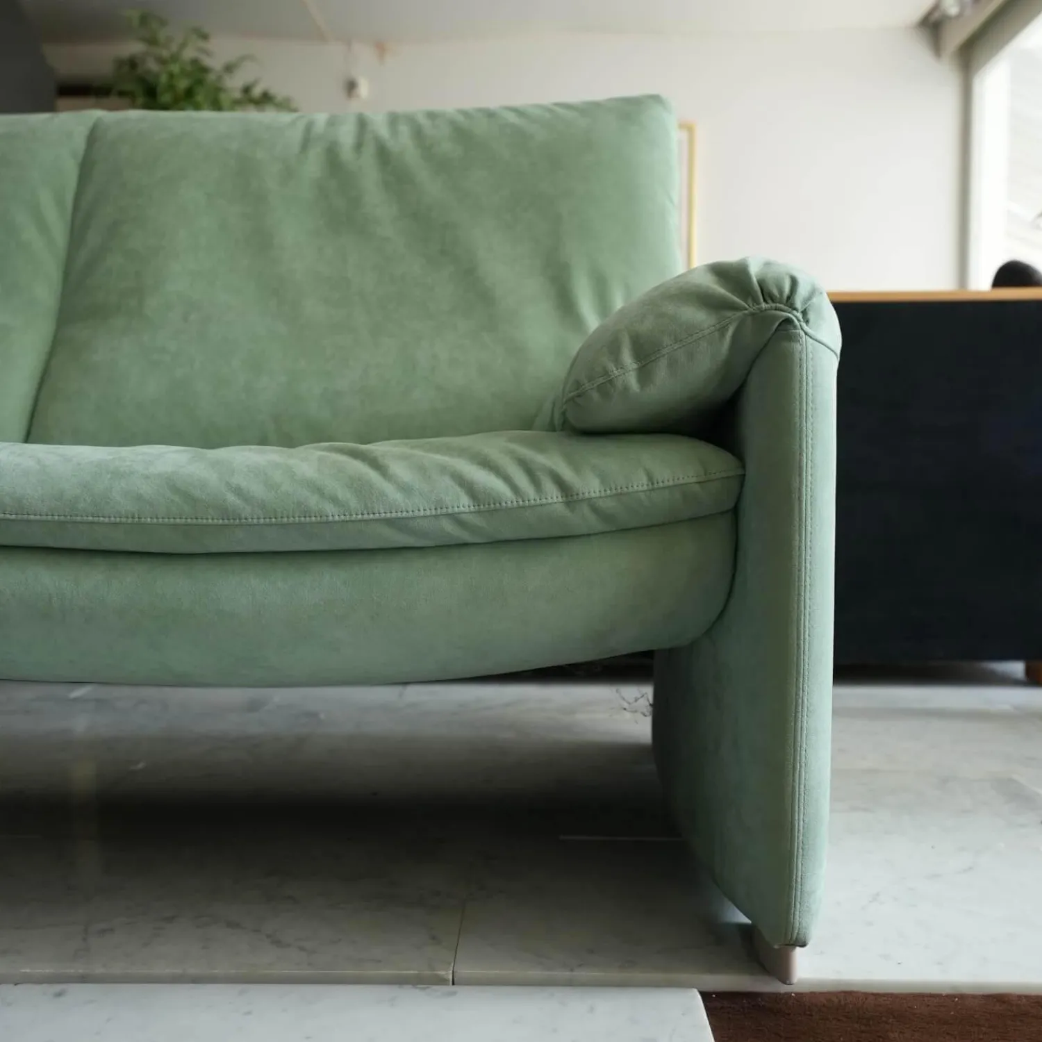 Leolux 2-Sitzer-Sofas|Sofa Ronchamp Bezug Alcantara 2156 Grün