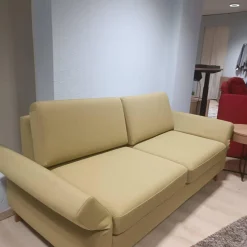 Wolkenweich 2-Sitzer-Sofas|Sofa Sirio Stoff Arco Schurwolle Kiwi Grün Gelb Holzkufen Eiche geölt