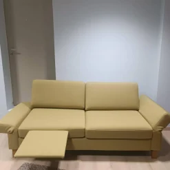 Wolkenweich 2-Sitzer-Sofas|Sofa Sirio Stoff Arco Schurwolle Kiwi Grün Gelb Holzkufen Eiche geölt