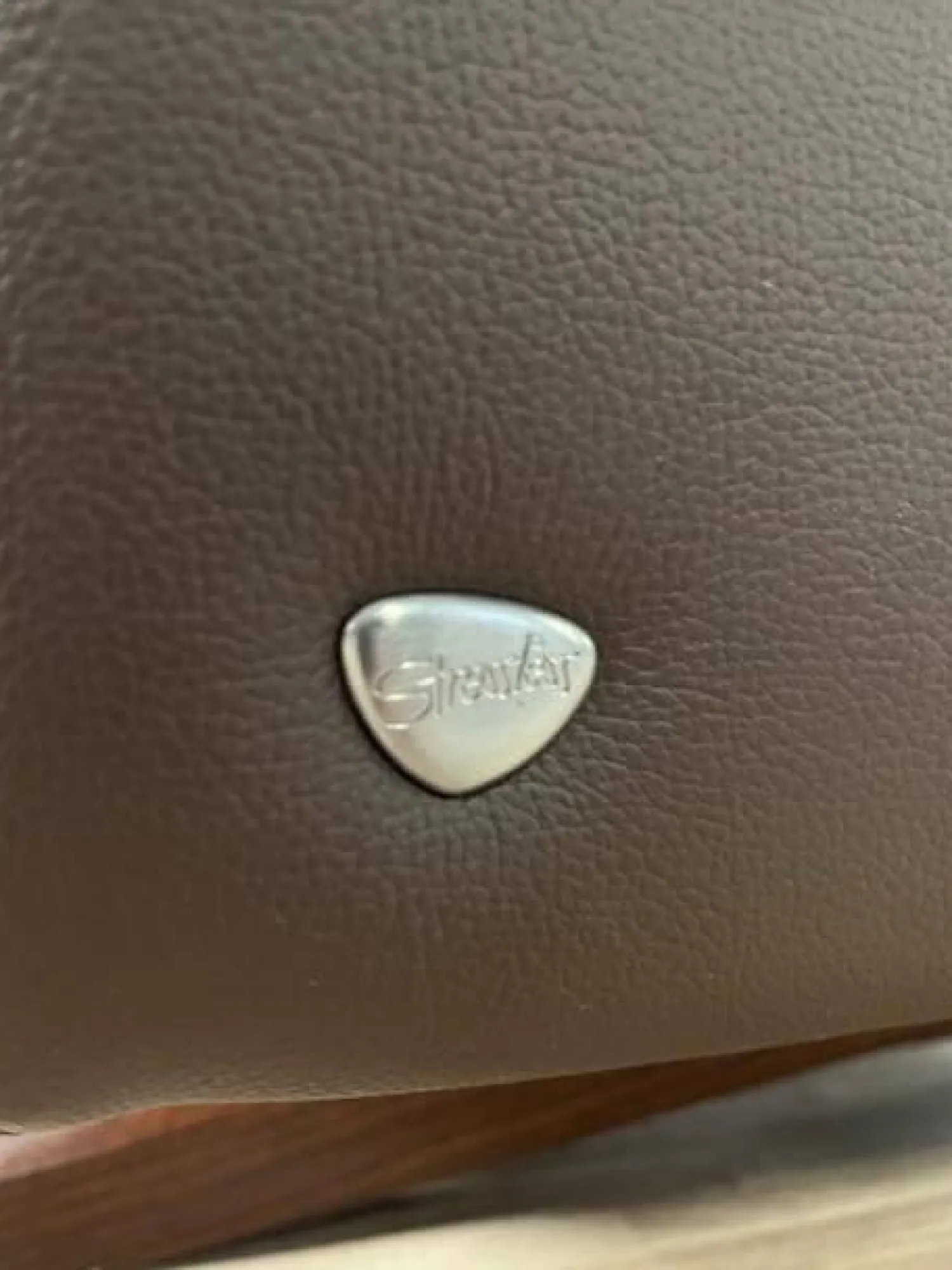 Stressless 2-Sitzer-Sofas|Sofa 2,5-Sitzer Stella Leder Batick Brown Armlehne mit Holzdetail inkl. Hocker mit Hockertisch