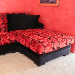 Finkeldei Ecksofas|Sofa 2,5-Sitzig Merkur Sonderstoff Jab Anstotz Rot Schwarz Füße Schwarz Lackiert