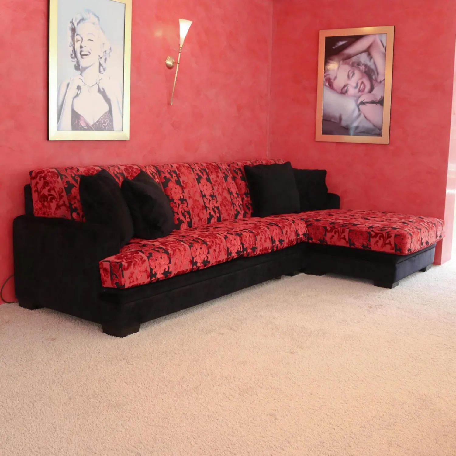 Finkeldei Ecksofas|Sofa 2,5-Sitzig Merkur Sonderstoff Jab Anstotz Rot Schwarz Füße Schwarz Lackiert