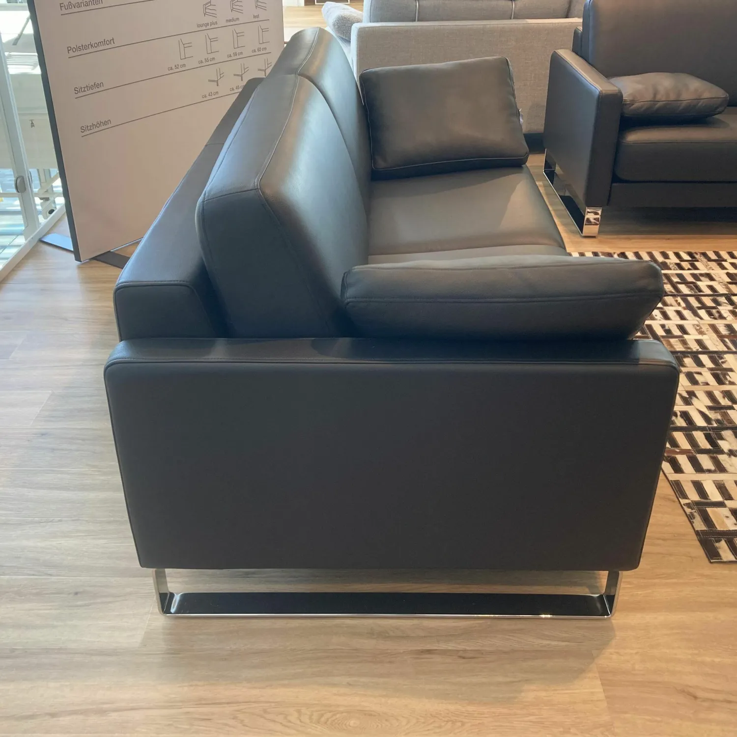 Rolf Benz 2-Sitzer-Sofas|Sofa SOB-G Ego/SB 168 Leder 38.110 Verkehrsschwarz Gestell Kufe Glanzchrom mit 2 Armlehnkissen