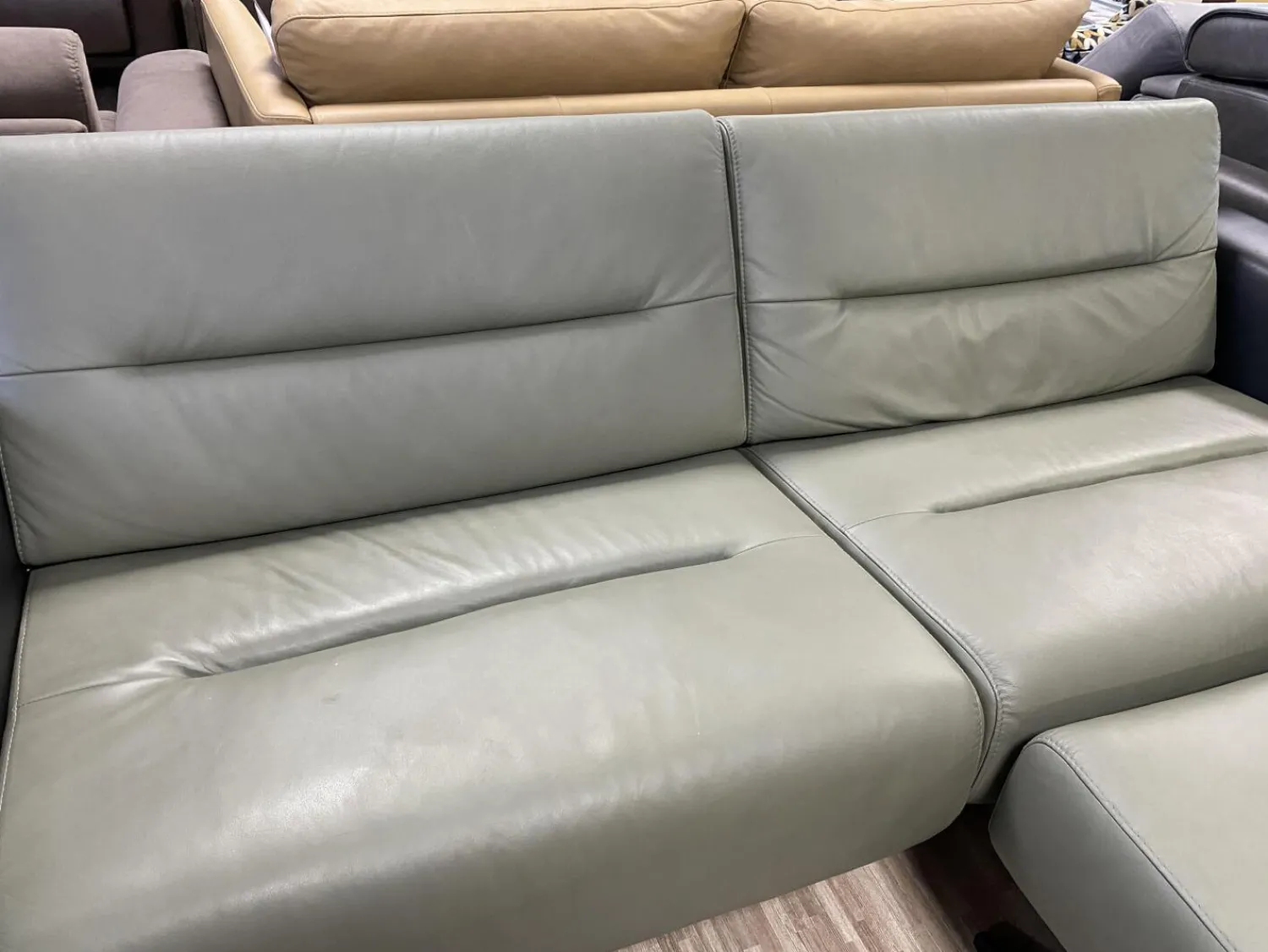 Stressless 2-Sitzer-Sofas|Sofa Stella M Mit Breiten Armlehnen Leder Paloma Shadow Green Dunkelgrün Und Black Schwarz Fuß Kufe Stahl Schwarz Mit Kopfstützen