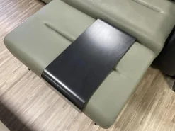 Stressless 2-Sitzer-Sofas|Sofa Stella M Mit Breiten Armlehnen Leder Paloma Shadow Green Dunkelgrün Und Black Schwarz Fuß Kufe Stahl Schwarz Mit Kopfstützen