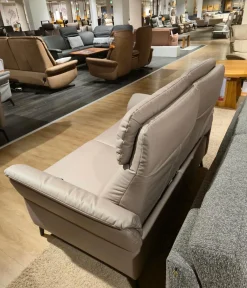 Mondo 2-Sitzer-Sofas|Sofa Sunatra Stoff Caballo Light Grey Grau Metallfuß Schwarz Matt Mit Motorischer Herz Waage Funktion