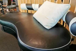 Flexform 2-Sitzer-Sofas|Sofa Supermax Leder Pelle N412 Schwarz Rückenlehne Schwarz Weiß Gestell Metall Brüniert