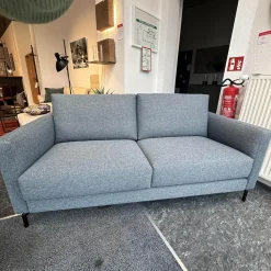 Violetta 2-Sitzer-Sofas|Sofa Tino Bezug Stoff Gavarni Blau Grau Mit Taschenfederkern