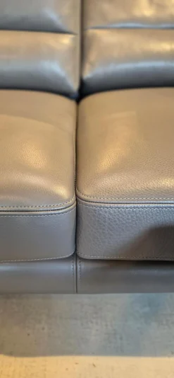 Violetta 2-Sitzer-Sofas|Sofa Tino Leder 80 Nachtgrau mit Kopfstütze und Fußteil