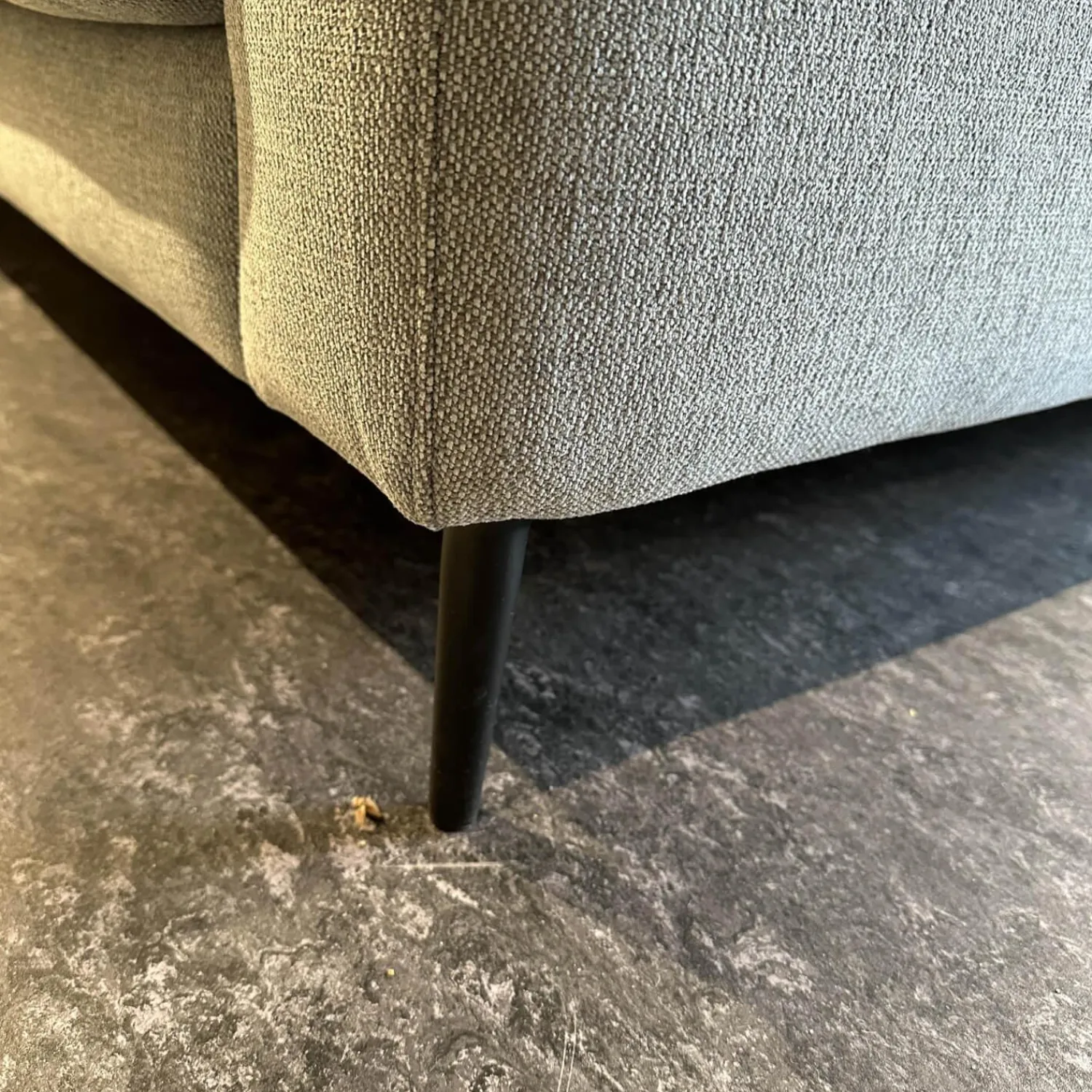 Candy 2-Sitzer-Sofas|Sofa Up Town Stoff Trend Light Blue Grau Mit Weicher Polsterung Füße Schwarz Lackiert