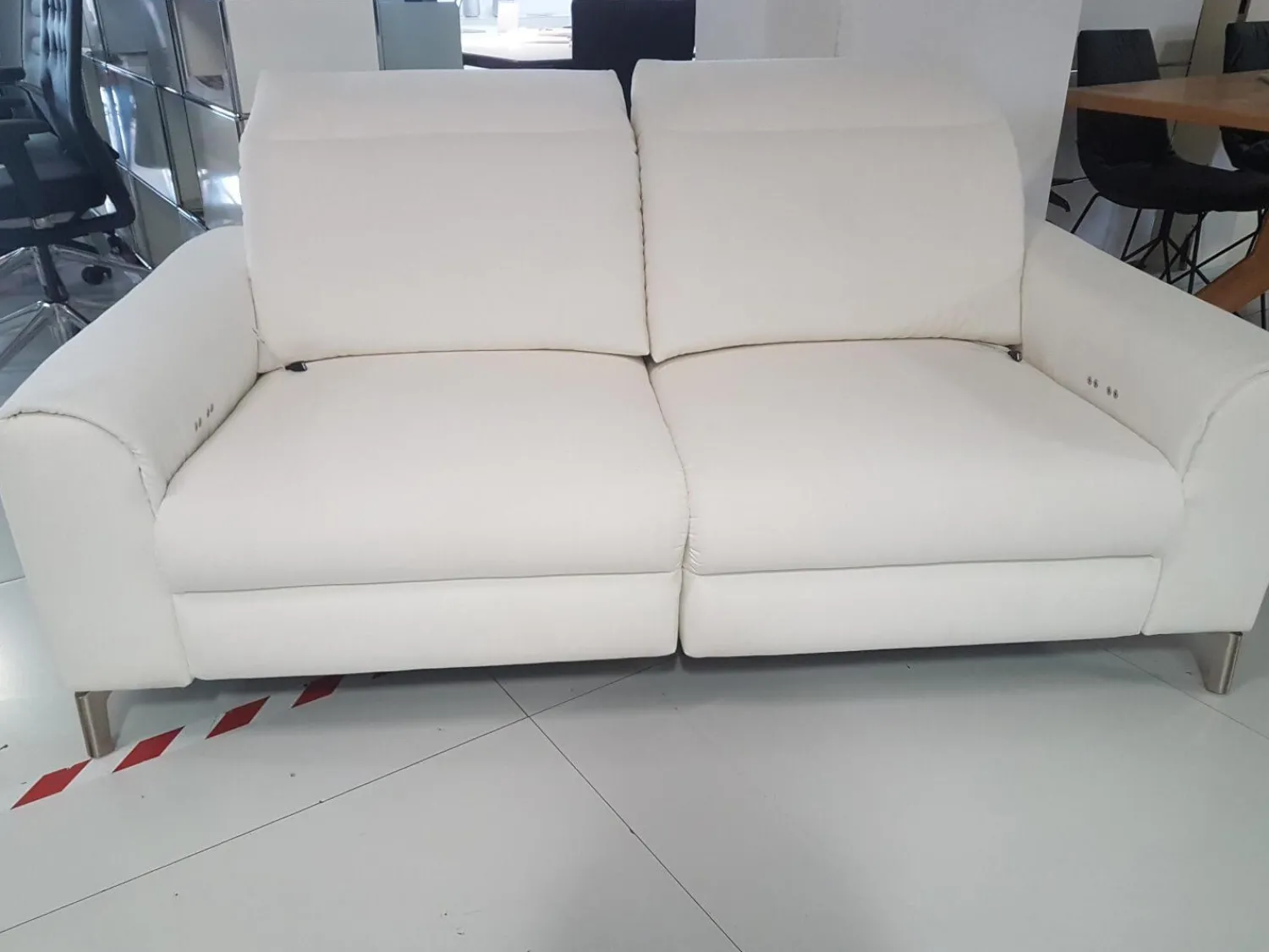 WK Wohnen 2-Sitzer-Sofas|Sofa Venosa Stoff Cl.4 Nevio Weiß mit Verstellfunktion