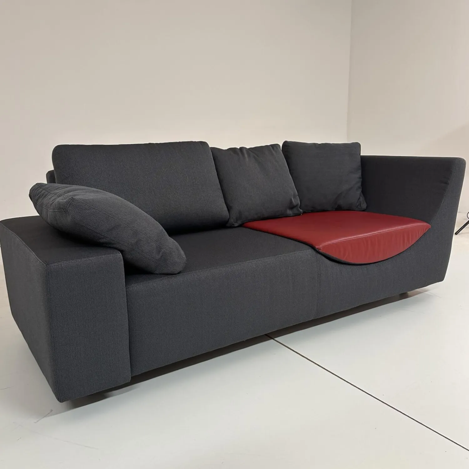 Werther 3-Sitzer-Sofas|Sofa Wave Bezug Stoff U2952G Grau Schwarz Einlegekissen Leder L9999B Rot Füße Buche Schwarz