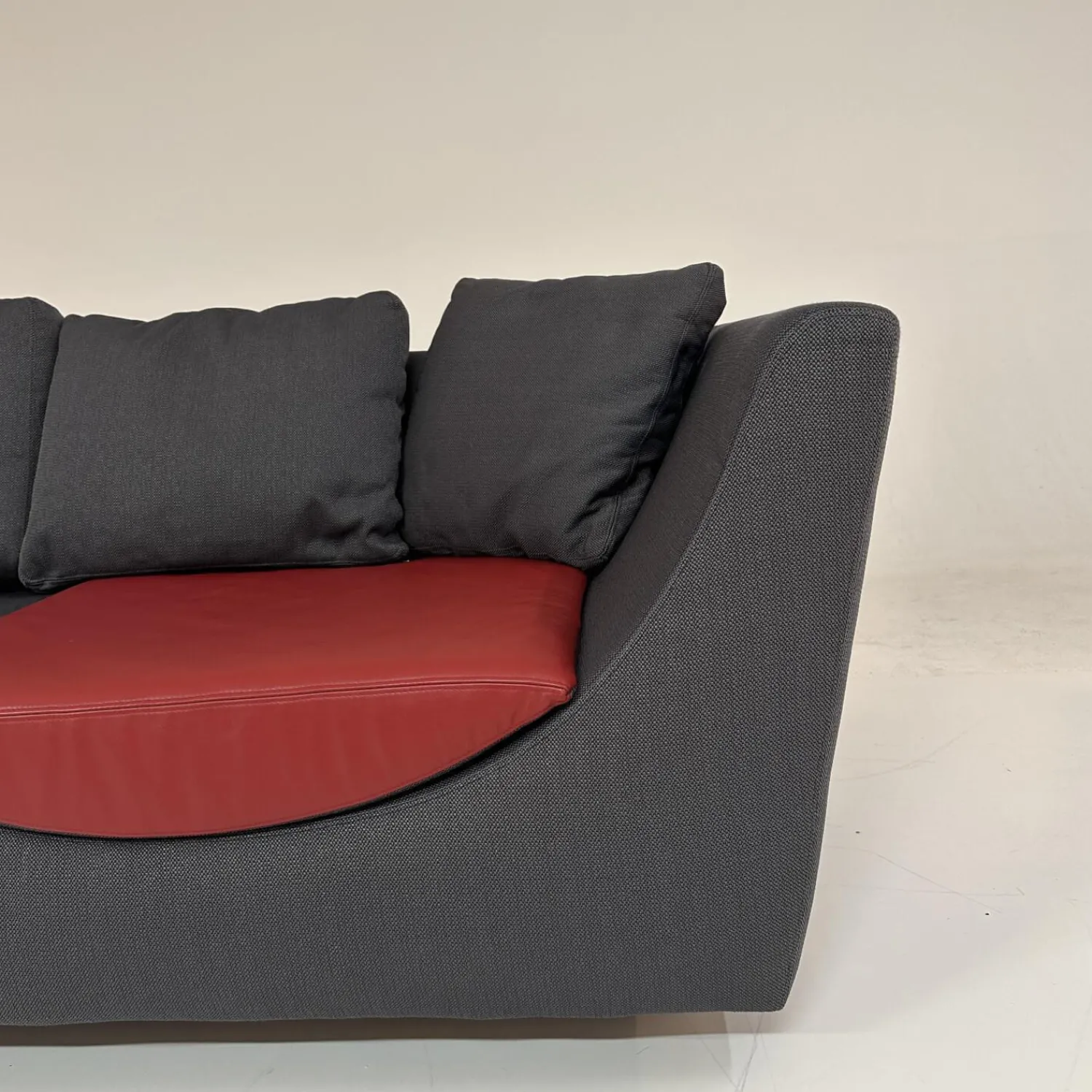 Werther 3-Sitzer-Sofas|Sofa Wave Bezug Stoff U2952G Grau Schwarz Einlegekissen Leder L9999B Rot Füße Buche Schwarz