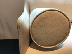 Artanova 2-Sitzer-Sofas|Sofa Zelos Leder L35 Fb. 81 Weiß Füße Holz Braun Geölt