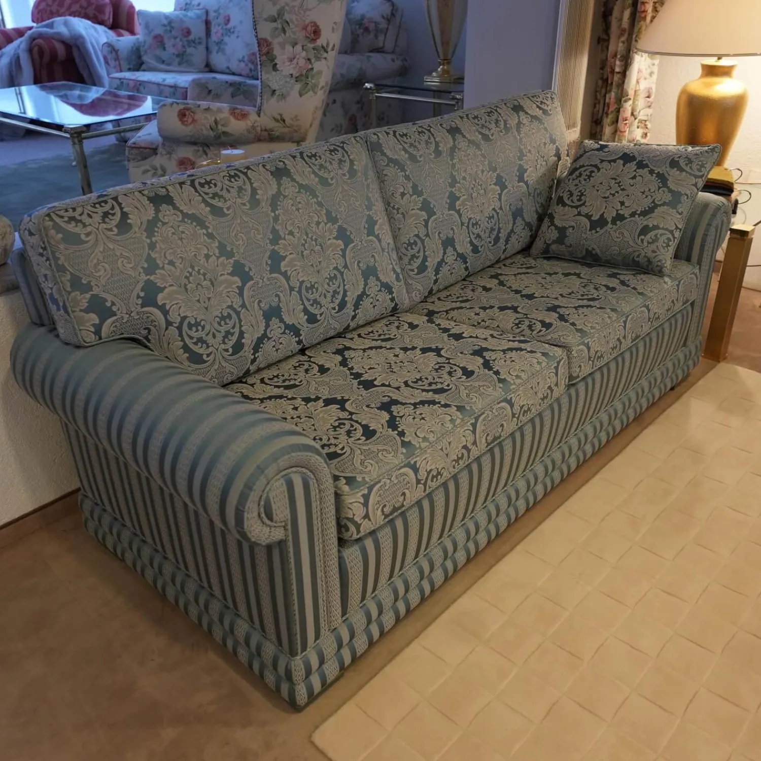 Finkeldei Polstergruppen|Sofagarnitur Modell Nora Sofa 2 Sitzig unda 2,5 Sitzig und Sessel Nora Stoff Bezug R 2774 R 2776 Bezug Blau Grau Sitz und Rücken Floral Korpus Gestreift Blau Grau