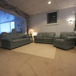 Finkeldei Polstergruppen|Sofagarnitur Modell Nora Sofa 2 Sitzig unda 2,5 Sitzig und Sessel Nora Stoff Bezug R 2774 R 2776 Bezug Blau Grau Sitz und Rücken Floral Korpus Gestreift Blau Grau